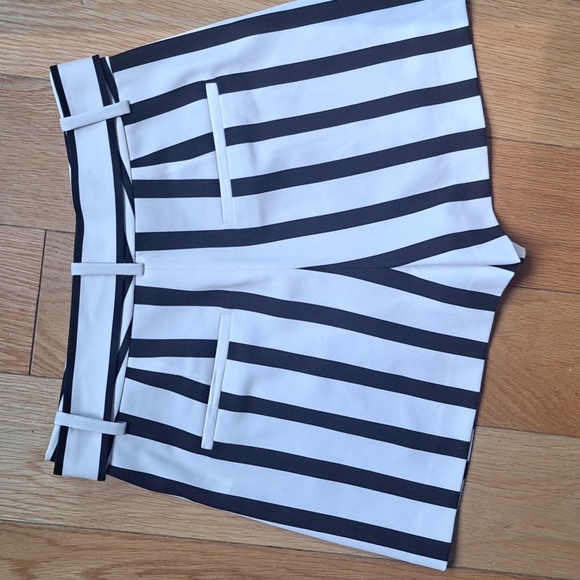 Alice and Olivia Vanda Striped Belted Shorts - Picture 6 of 7